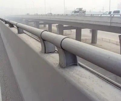 防撞鋼護(hù)欄